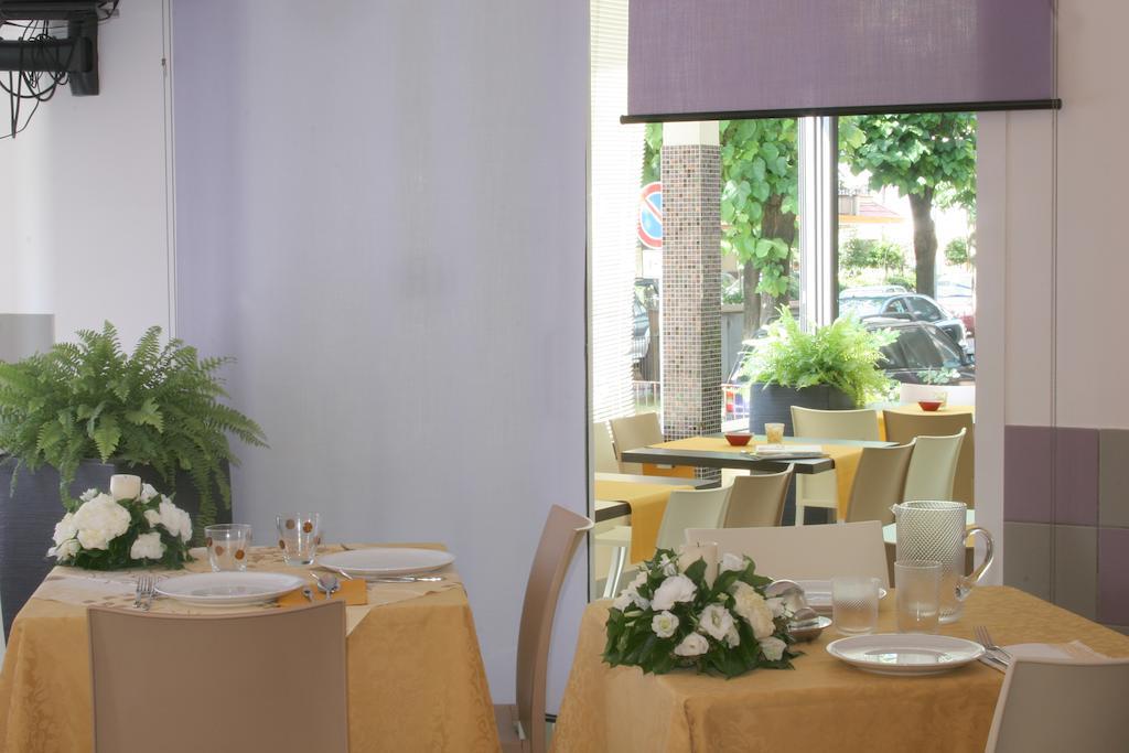 Hotel Villa Rossi Bellaria-Igea Marina Exteriör bild