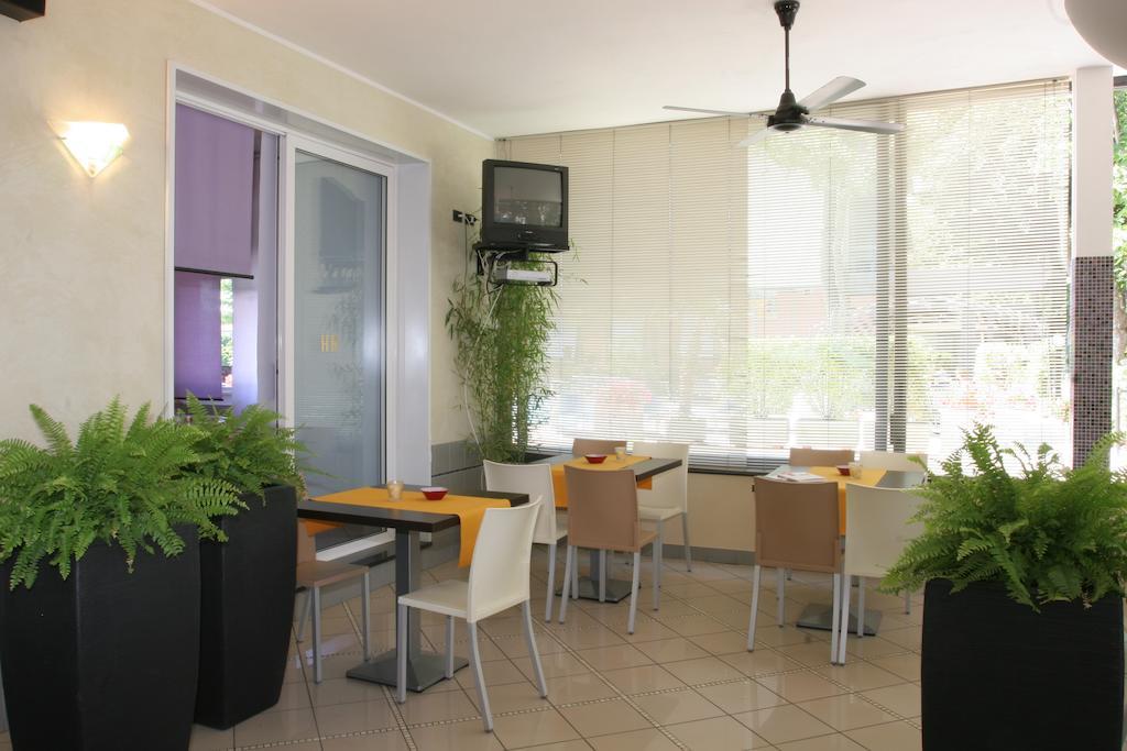 Hotel Villa Rossi Bellaria-Igea Marina Exteriör bild