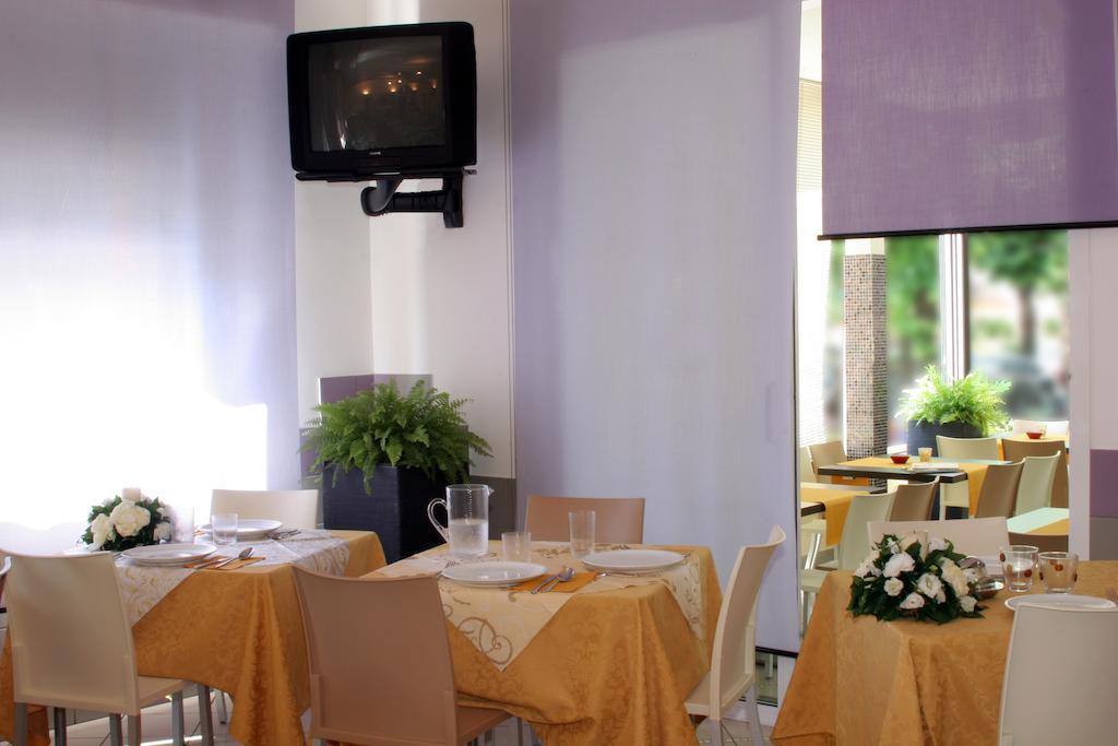 Hotel Villa Rossi Bellaria-Igea Marina Exteriör bild